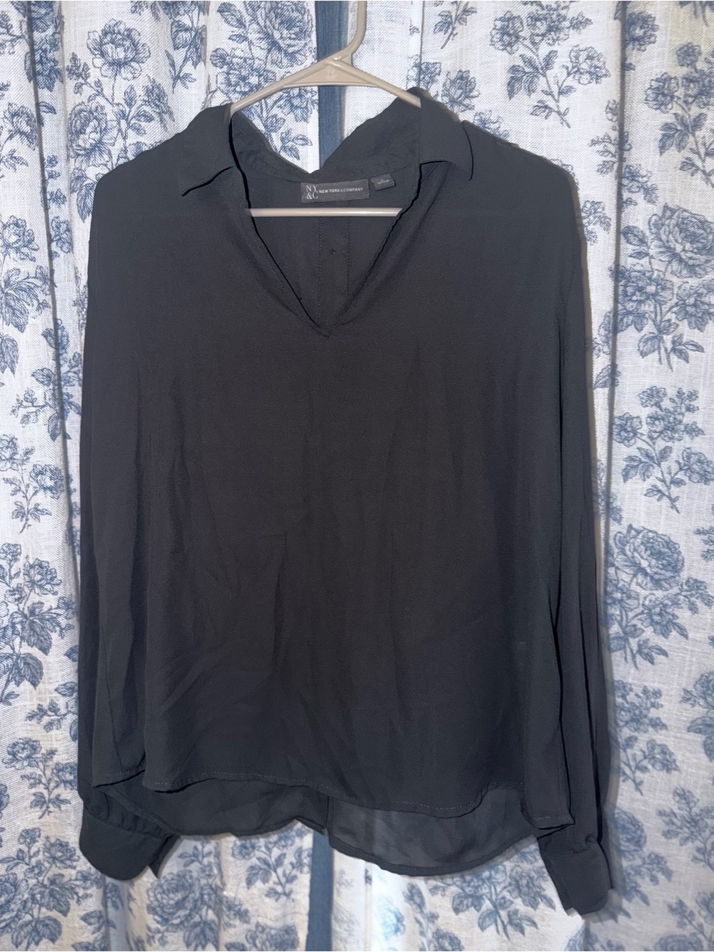 New York & Company Black Long-Sleeve V-Neck Blouse